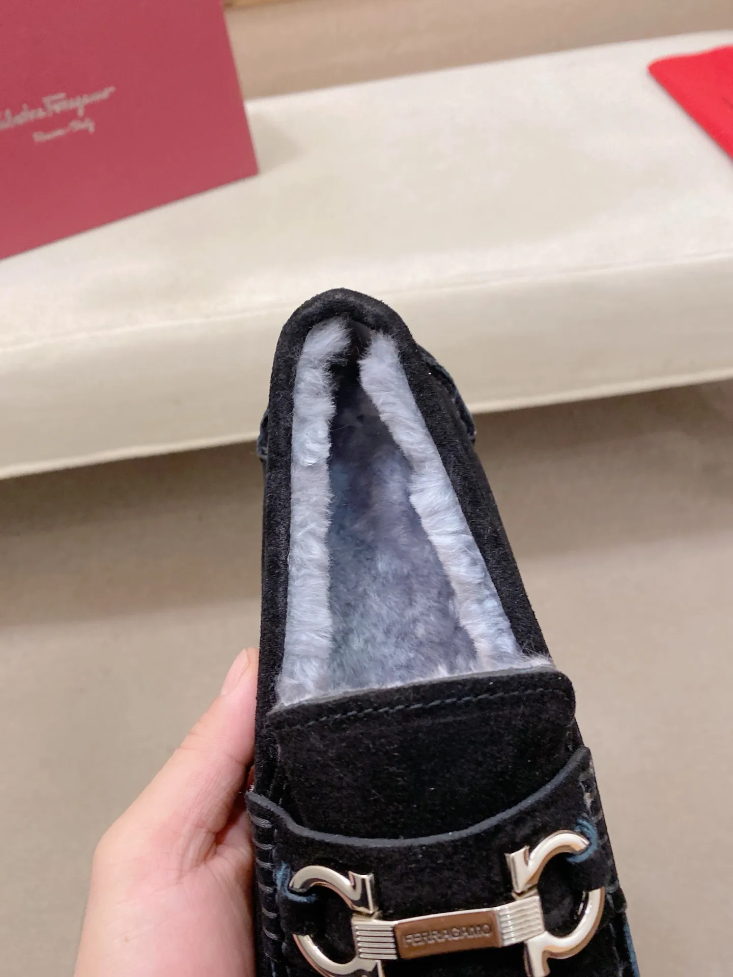 Factory price: 540💰High-end quality! Ferragamo🆕🆕Exclusive hot-selling products in stock🔥🔥New products on the shelves, high-quality Ferragamo men's pea shoes, high-end casual driving shoes, with complete packaging! 💪 💪 Material: imported suede cowhide 🐂 + imported high-quality wool lining + wear-resistant outsole 👍🏻👍🏻 Features: high-end and comfortable, purely handmade 🚀 🚀 Create the perfect shoes that suit you best 🔥 🔥 Size: (38-44) 45 standard size can be customized!